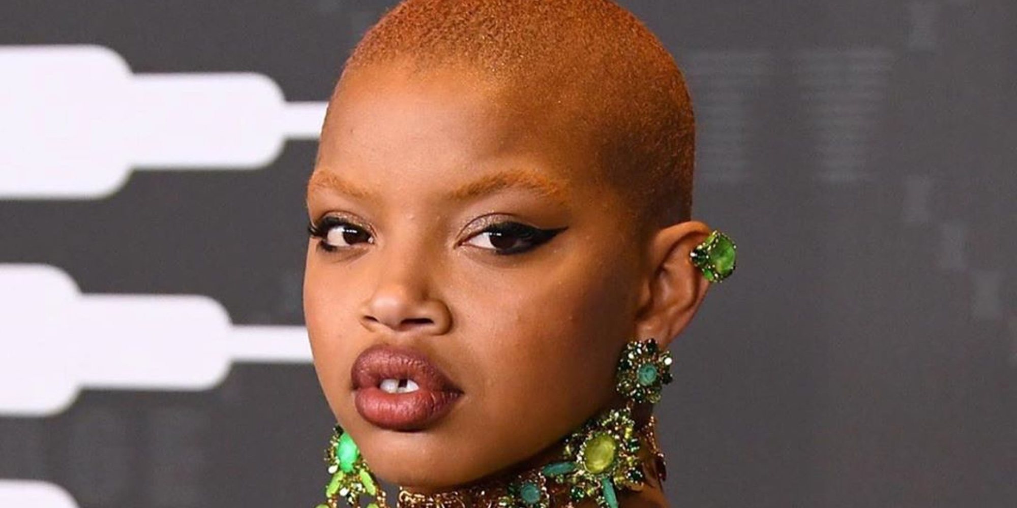 La modelo Slick Woods revela que está recibiendo quimioterapia por un cáncer desconocido