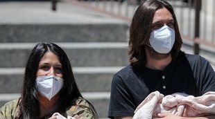 Sara Verdasco y Juan Carmona salen del hospital con sus mellizas Valentina y Carmen