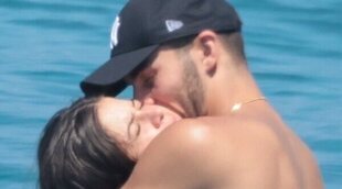 Sira Martínez y Ferrán Torres, cariñosos en Ibiza durante su primer verano junto
