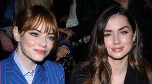 Emma Stone y Ana de Armas presumen de amistad en la Semana de la Moda de París