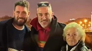 Kiko Hernández y Fran Antón, acompañados por la madre del actor en París