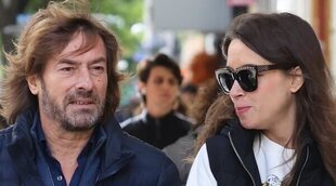 Santiago Pedraz y Elena Hormigos pasean por primera vez con su bebé