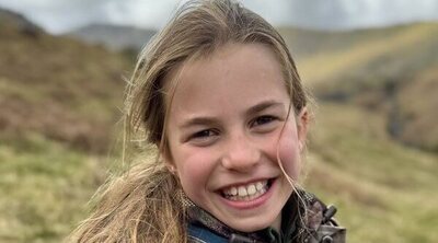 La Princesa Charlotte, aventurera y sonriente en el posado por su 10 cumpleaños que fue obra de Kate Middleton