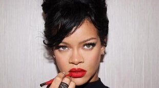 Rihanna anuncia su tercer embarazo con un rompedor look en la Met Gala 2025