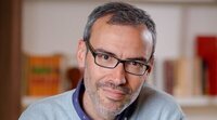 Jorge Corrales ('El escritor y la espía'): "La Stasi soñaría con tener la información que damos hoy en redes"