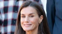 La Reina Letizia: "Si alguien me llama viejuna, pues a lo mejor con razón, pero yo siempre con la radio y con el libro"