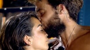 El apasionado beso de Anita y Montoya con el que se despide de 'SV 2025'