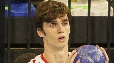 Pablo Urdangarin sufre un golpe en el labio durante un partido y preocupa a su madre y a su novia