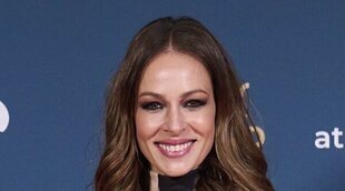 El beso que confirma la nueva relación de Eva González con un joven sevillano