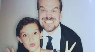 Millie Bobby Brown acusa a David Harbour de acoso en el set de 'Stranger things'