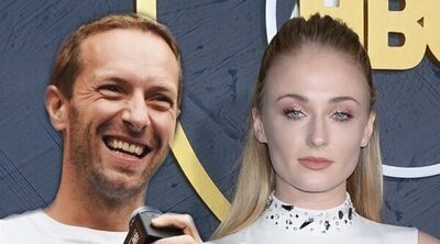 La relación de Chris Martin y Sophie Turner sigue adelante: "Han conectado por ser británicos y por su amor por la música"