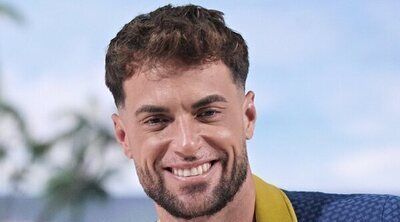 Anita Williams y Montoya, sorprendidos compartiendo un romántico beso por las calles de Madrid