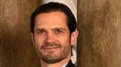 El Príncipe Carlos Felipe de Suecia aparece solo en los Nobel mientras salen a la luz los vínculos de la Princesa Sofía
