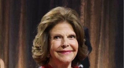 La Reina Silvia de Suecia inaugura la Navidad rodeada de sus nueve nietos en pleno silencio de la Princesa Sofía