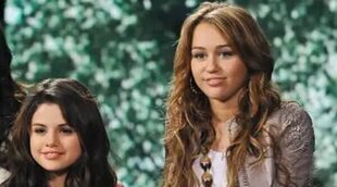 La icónica foto de Miley Cyrus y Selena Gomez en los Globos de Oro 2026