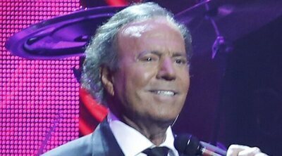 Julio Iglesias se pronuncia tras las denuncias de dos extrabajadoras y hace públicos sus mensajes: "Todo tiene un límite"