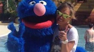 Luján Argüelles disfruta de un día de vacaciones en Port Aventura