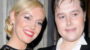 Robin John y Megan Golub dan la bienvenida a Maxwell, el que hubiera sido nieto del difunto Robin Gibb