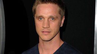 El actor de 'Nikita' Devon Sawa anuncia que será padre en enero de 2014
