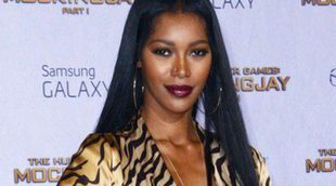 Jessica White presume de lencería sobre la alfombra roja de 'Los Juegos del Hambre: Sinsajo Parte 1'