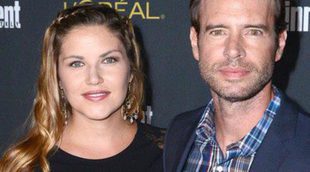 El actor de 'Scandal' Scott Foley y Marika Dominczyk, padres por tercera vez de un niño llamado Konrad