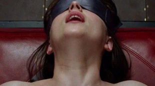 Un hombre mata a su novia al intentar emular una práctica sexual de 'Cincuenta sombras de Grey'