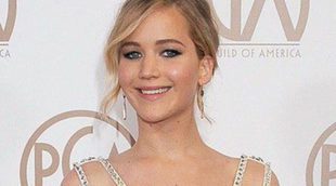 Jennifer Lawrence dedica una peineta a los fótografos mientras desmiente su mala relación con David O. Russell