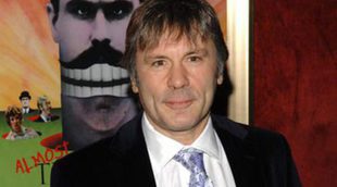 El cantante de Iron Maiden Bruce Dickinson cree que el sexo oral provocó su cáncer de lengua