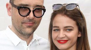 Risto Mejide y Laura Escanes se funden en un romántico beso con el mar de fondo