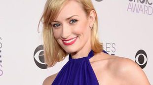 Beth Behrs y Michael Gladis se comprometen en una azotea en Nueva York tras 6 años de amor