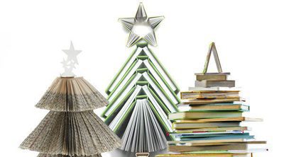 Una decoración diferente: Un árbol de Navidad hecho con libros