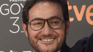 Carlos Santos visita a su hermana enferma para enseñarle el Goya