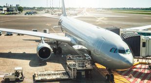 Prohíben a dos jóvenes coger un vuelo por llevar leggins