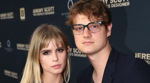 Carlson Young e Isom Innis se dan el 'sí, quiero'