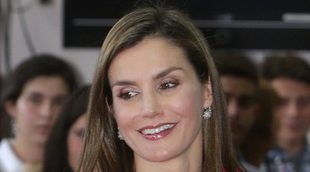 Letizia, emocionada tras recibir unos regalos para Leonor y Sofía en Asturias