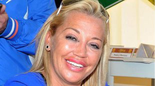 Belén Esteban posa la mar de feliz con su ansiada 'L'