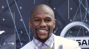 El escándalo de Floyd Mayweather al abrir su club de streptease