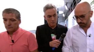 La policía entrega una citación judicial a Gustavo González y a Diego Arrabal