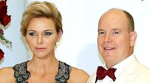 Alberto de Mónaco, recuperado junto a Charlene en el Baile de la Cruz Roja