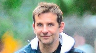 Bradley Cooper pasea irreconocible junto a su familia