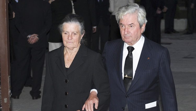 Teresa de Borbón-Dos Sicilias e Íñigo Moreno en el funeral de su hijo Fernando Moreno