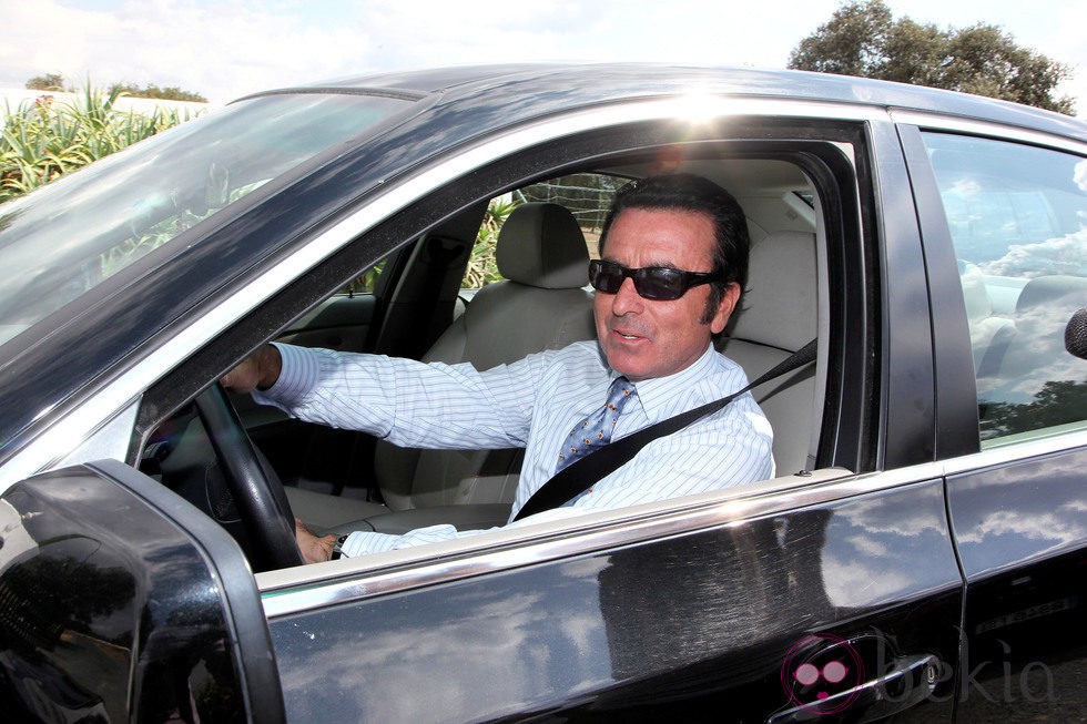 José Ortega Cano en coche