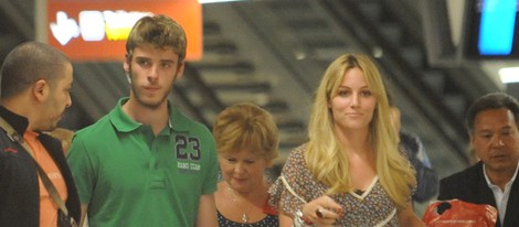 Edurne y David de Gea en el aeropuerto