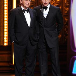 Robert Morse y Matthew Broderick en los Premios Tony 2011