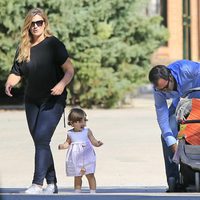 Carlota Corredera, junto a su hija Alba y su marido Carlos
