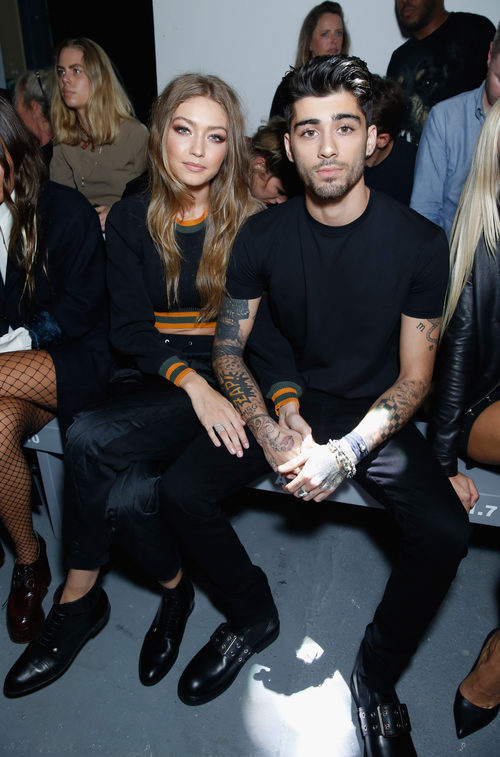 Zayn Malik y Gigi Hadid en el desfile de Versus Versace en la Fashion Week de Londres