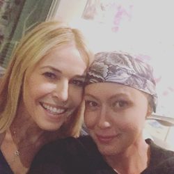 Shannen Doherty y su amiga Chelsea Handler