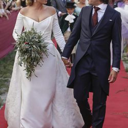 Diego Ventura, rejoneador, y su ya mujer Rocío Pérez tras su boda en Sevilla