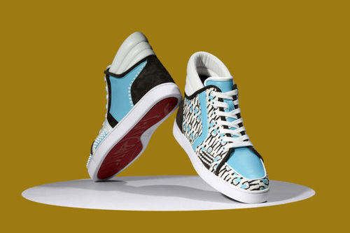 Zapatillas altas con estampado de Louboutin y Henri Tai