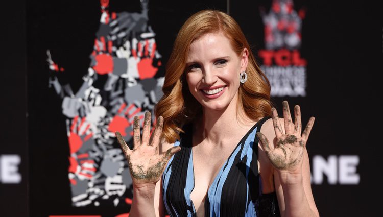 Jessica Chastain recibiendo un homenaje en el Teatro Chino